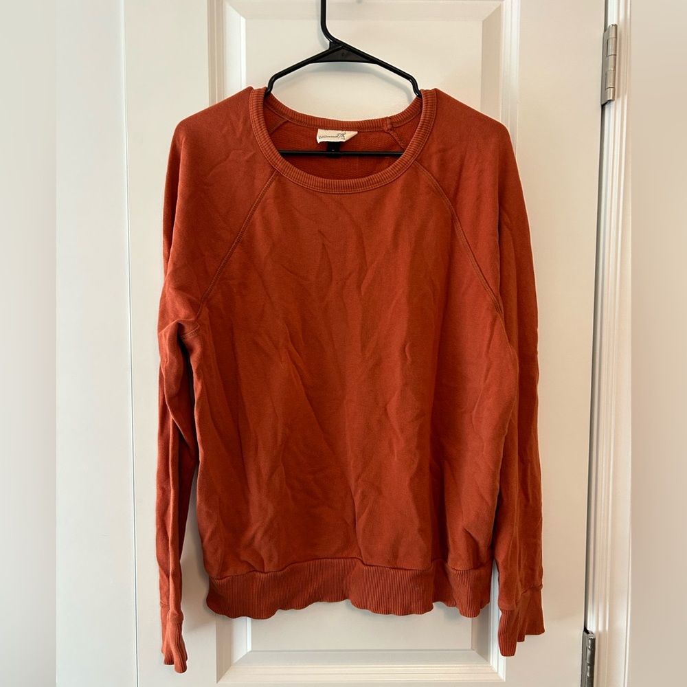Universal Threads rust orange crewneck